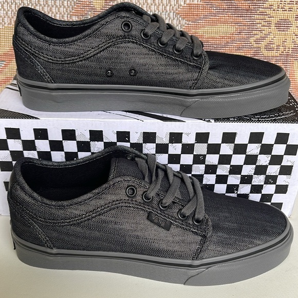 Vans Men’s Skate Chukka Low
Black/Grey/Denim
VN0A4BX45BR
Sneakers - Picture 3 of 16